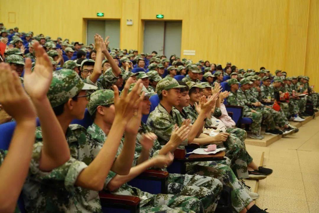甜美奥莉暑假逛街